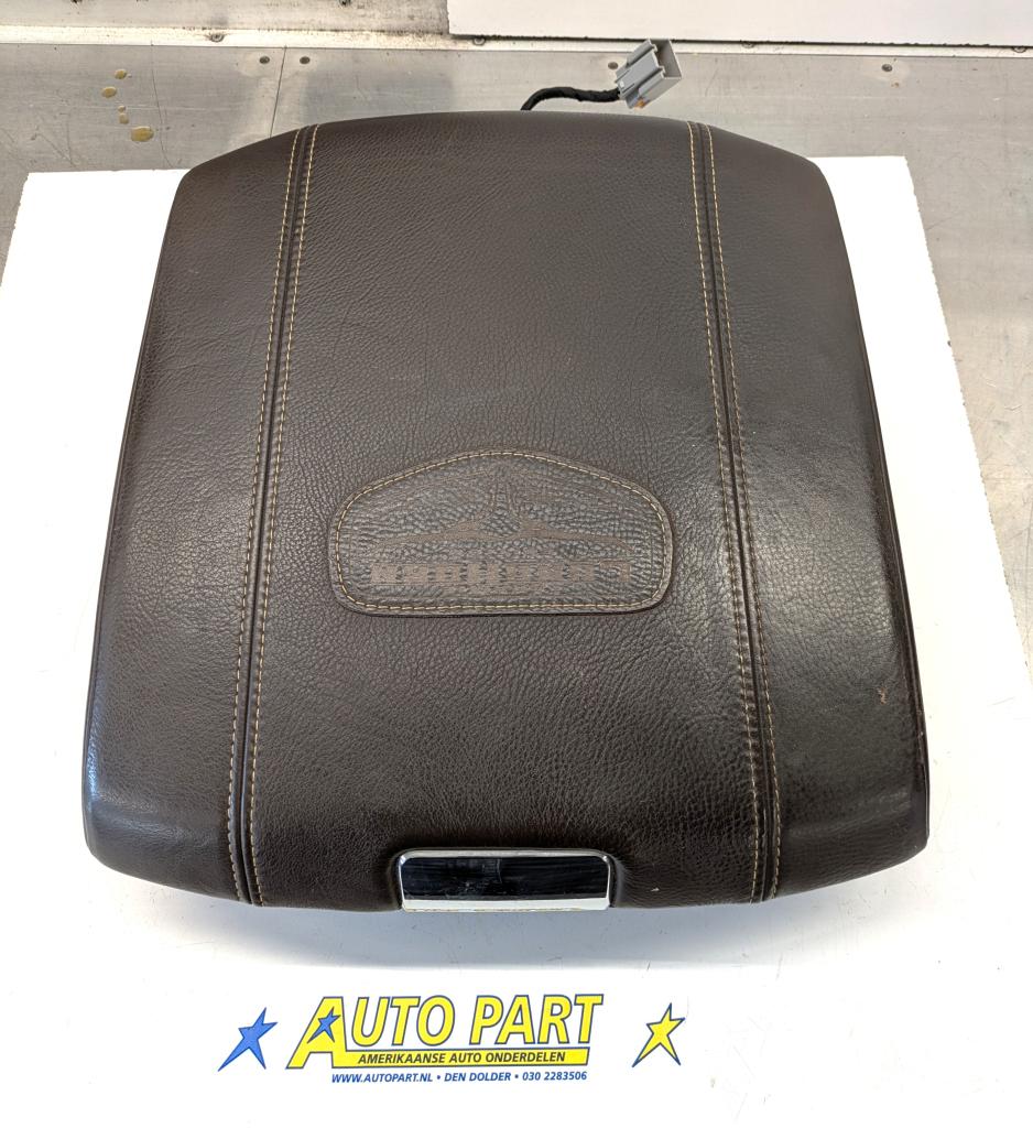 Dodge Ram Longhorn armleuning 2013-2018, Gebruikt, PO Box 21-8004 | Auburn Hills, MI 48321-8004, Amerikaanse onderdelen, Ophalen of Verzenden