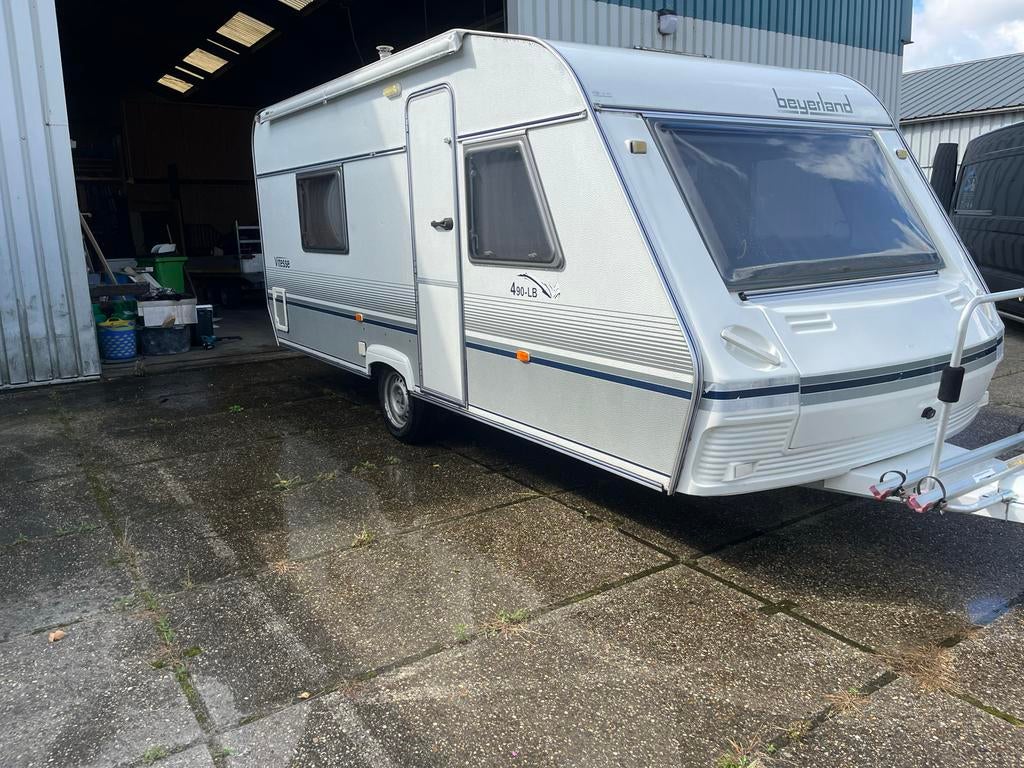 Beyerland 490LB Caravan - Goede staat, nieuwe kussens, Caravans en Kamperen, 70 kg, Rondzit, Frans bed, Kachel