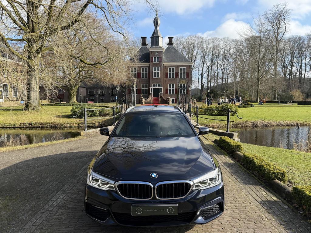 BMW 5-serie Touring 530i High Executive | M-Sport | Pano | L, Automaat, 1998 cc, Achterwielaandrijving, Gebruikt