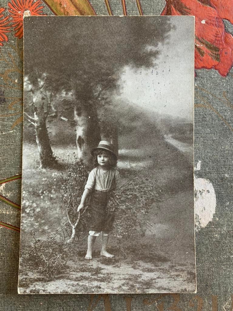 1916 Kindje in het bos met berkentakken (NN), Ophalen of Verzenden, Voor 1920, Gelopen, Kinderen