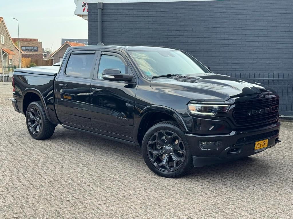 Dodge RAM 5.7 V8 HEMI 2021 Zwart *NAP*, Auto's, Bestelauto's, Automaat, 5654 cc, Zwart, Vierwielaandrijving