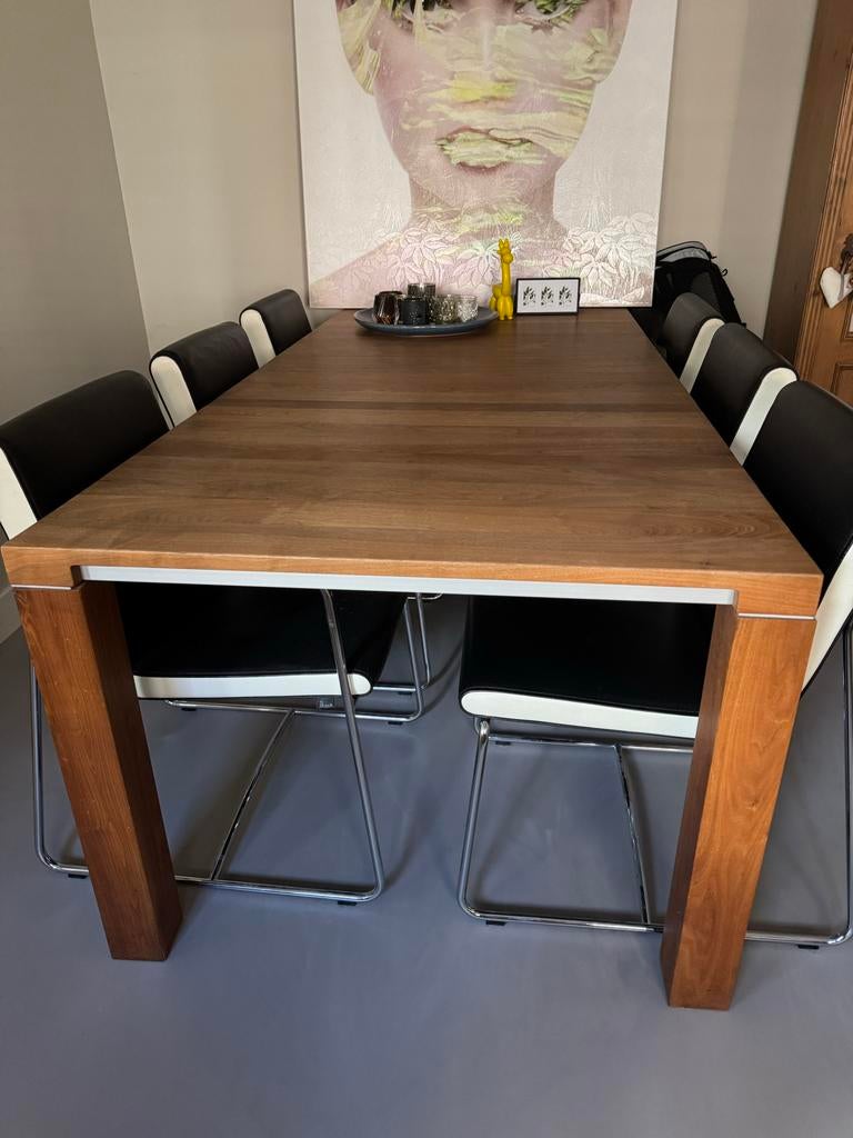 Leolux Vivre eettafel van Amerikaans kersenhout, Ophalen, Gebruikt, 100 tot 150 cm, Vijf personen of meer