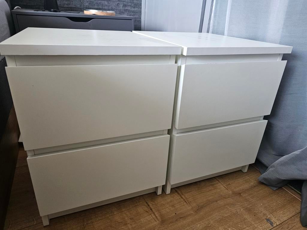 Twee witte Malm nachtkastjes, Huis en Inrichting, Slaapkamer | Nachtkastjes, Ophalen, Gebruikt, Minder dan 45 cm
