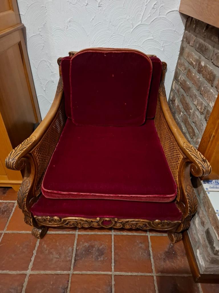 Antieke fauteuil bordeaux rood met rieten zijkanten, Huis en Inrichting, Fauteuils, Ophalen, Gebruikt, 75 tot 100 cm, Klasiek