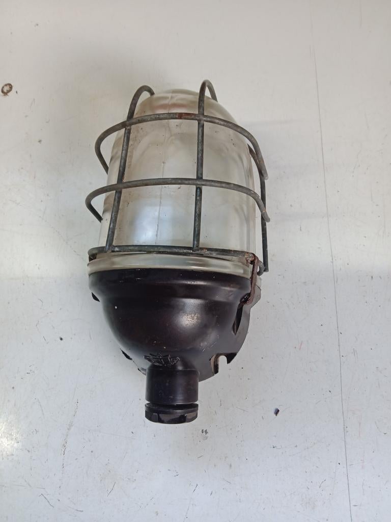 Vintage buitenlamp bullseye nog bakeliet, Gebruikt, Wandlamp, Ophalen of Verzenden, Netvoeding