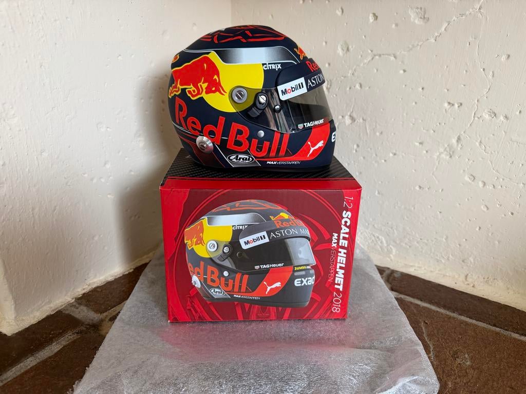Max Verstappen Red Bull Racing 2018 schaalhelm 1:2, Ophalen of Verzenden, Zo goed als nieuw