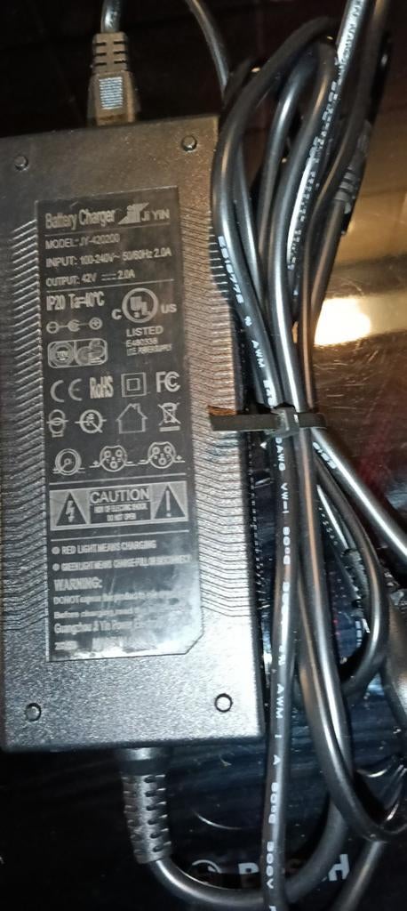 JY-420200 Batterijlader 42V 2.0A voor E-bike/Scooter, Ophalen of Verzenden