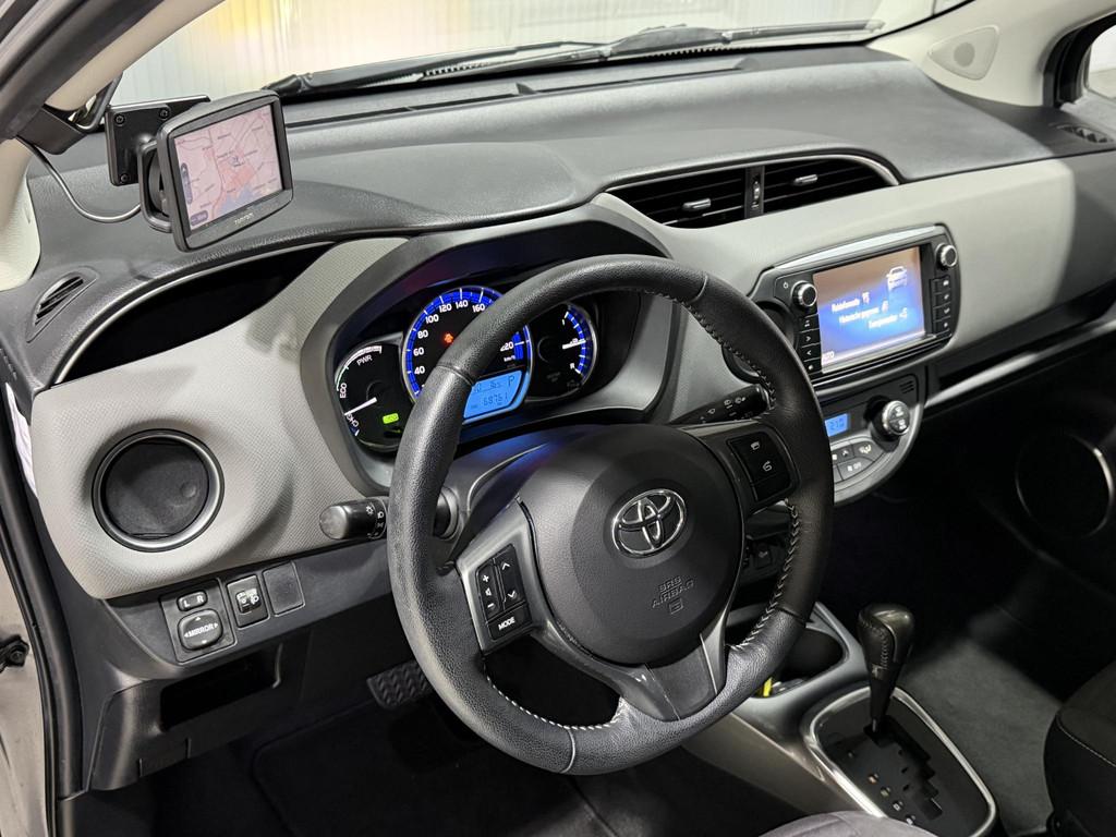 Toyota Yaris 1.5 Hybrid Dynamic Dealer onderhouden | Panoram, Gebruikt, Euro 6, 4 cilinders, 49 €/maand