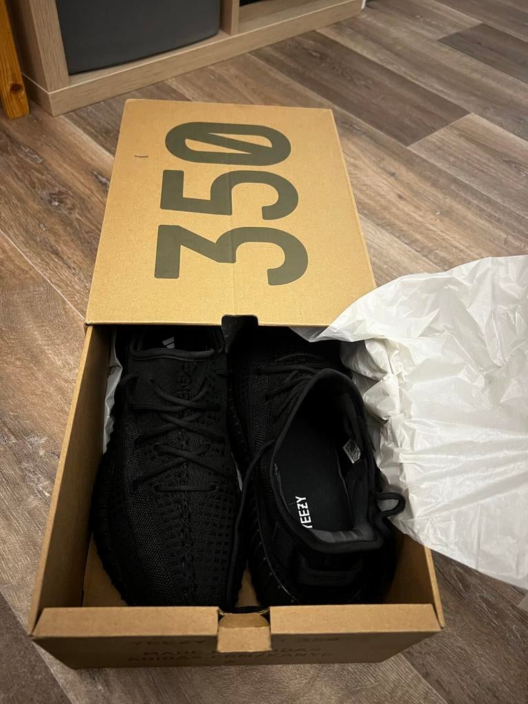 Yeezy Boost 350 V2, Ophalen, Zo goed als nieuw, Zwart, Sneakers of Gympen