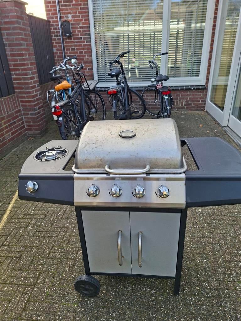 Gasbarbecue met 4 branders en zijbrander, inclusief hoes, Ophalen, Gebruikt, Onbekend