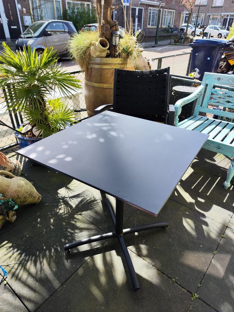 Tuin tafelje met stoel een stoel is stuk, Tuin en Terras, Tuintafels, Ophalen of Verzenden, Vierkant, Metaal