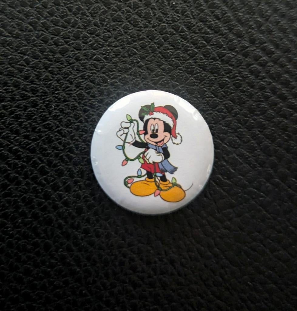 Disney Mickey Mouse Kerst Pin / Badge 25mm, Ophalen of Verzenden, Nieuw