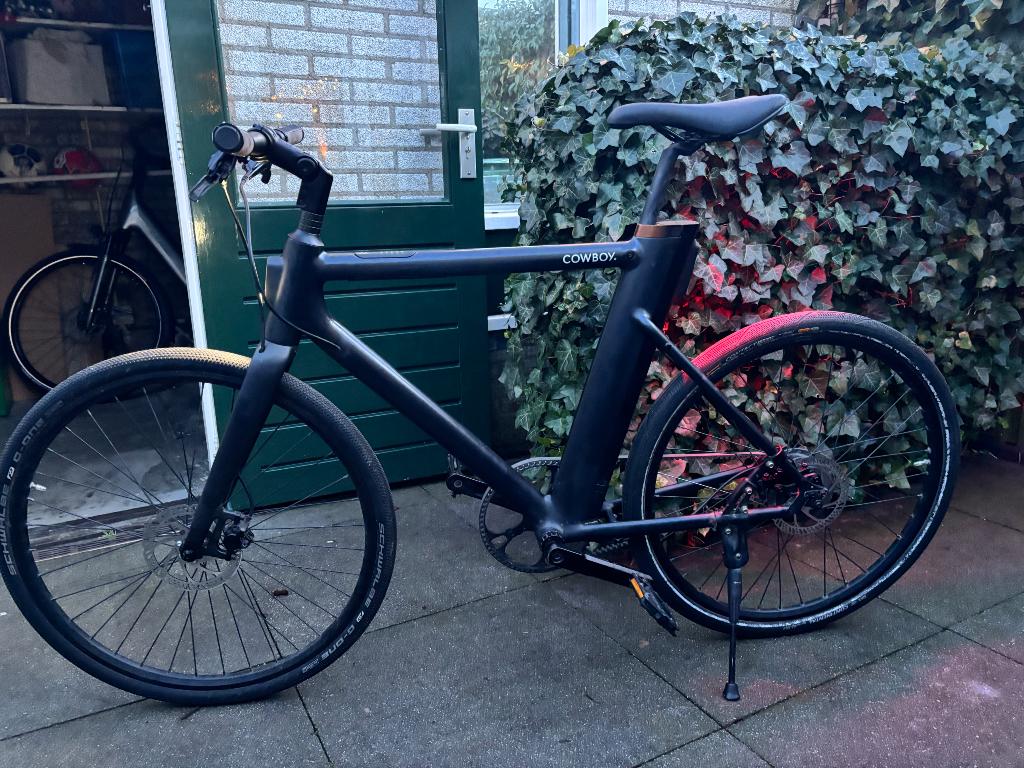 Zwarte Cowboy C1+ fiets in goede staat, Ophalen, Gebruikt, 50 km per accu of meer, 55 tot 59 cm