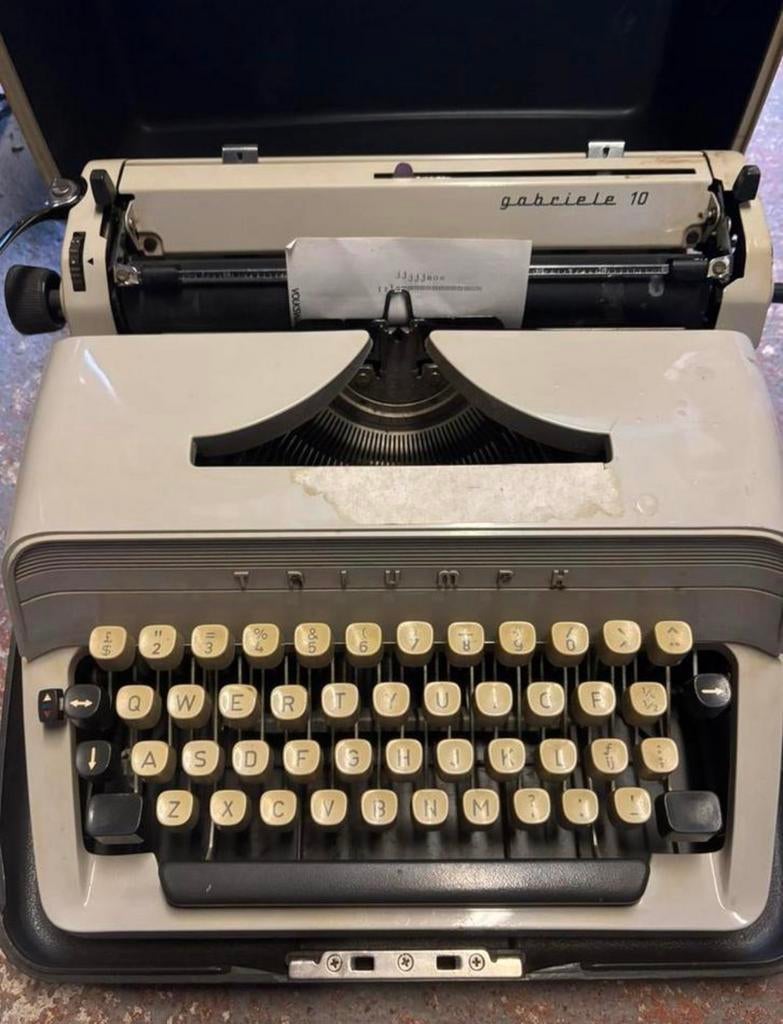 Nostalgische koffer schrijf machine Triumph Gabriele 10, Diversen, Typemachines, Ophalen of Verzenden, Gebruikt