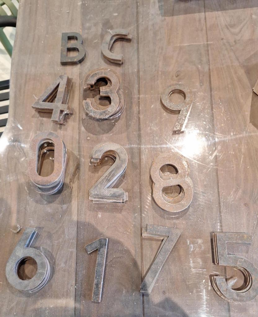 Partij huisnummers Adezz 12cm in cortenstaal en RVS, Ophalen, Nieuw, Rvs