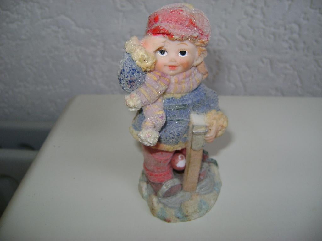 stenen kerstbeeldje met muts en sjaal en glitters, Ophalen of Verzenden, Zo goed als nieuw