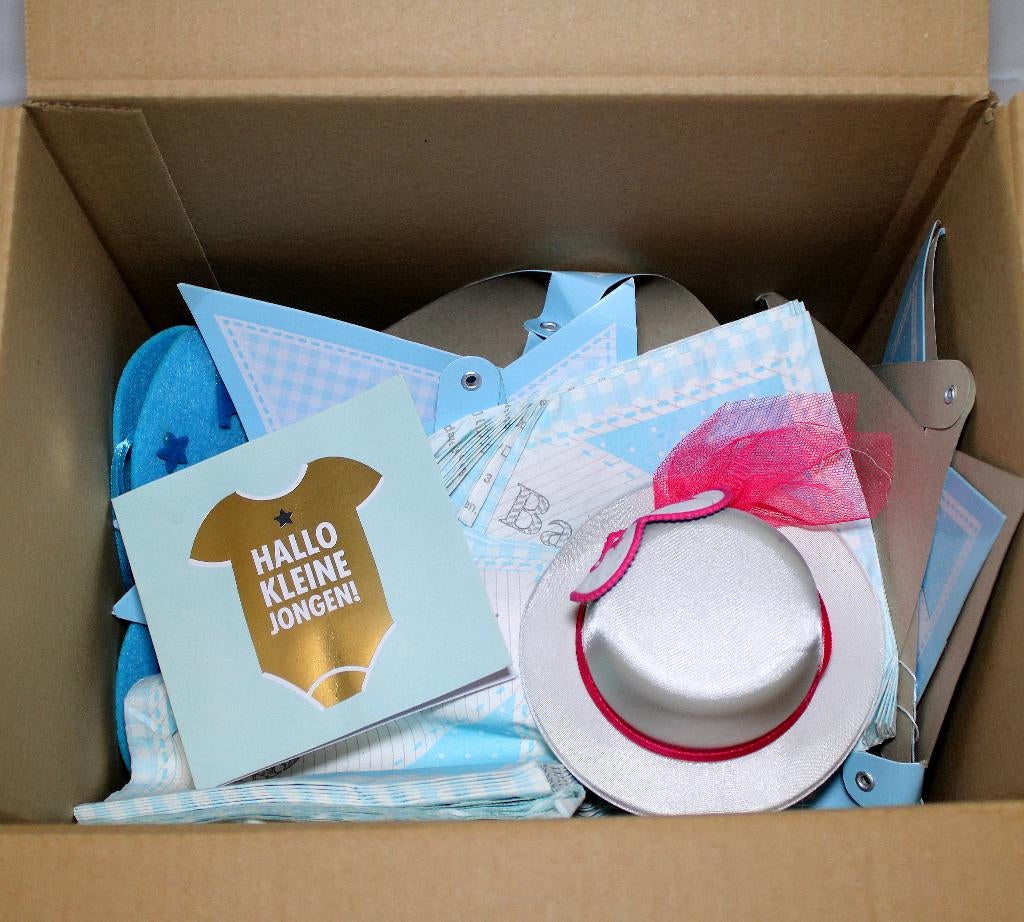 doos met baby boy  slingers en diverse, Ophalen of Verzenden, Gebruikt, Versiering, Geboorte of Huwelijk