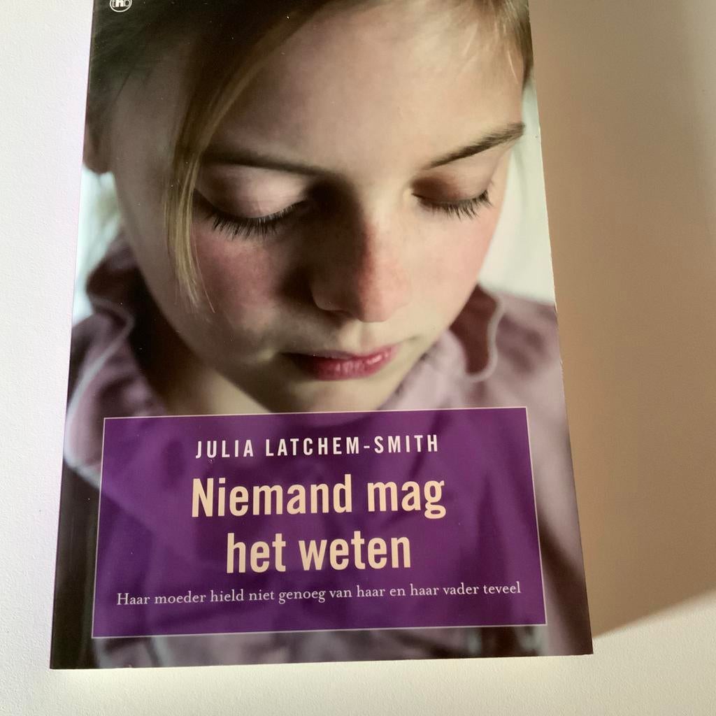 . Boek. Niemand mag het weten van Julia Latchem - Smit., Ophalen of Verzenden, Zo goed als nieuw, Overige