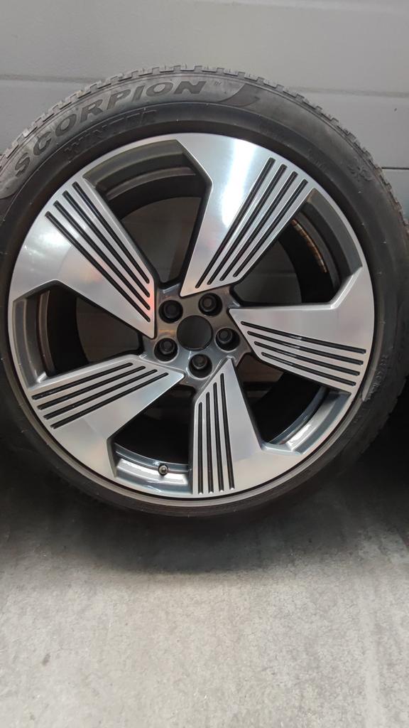 Audi e-tron 21 inch velgen set met winterband  285/40/R21, Auto-onderdelen, Banden en Velgen, Ophalen, Gebruikt, 285 mm, Banden en Velgen