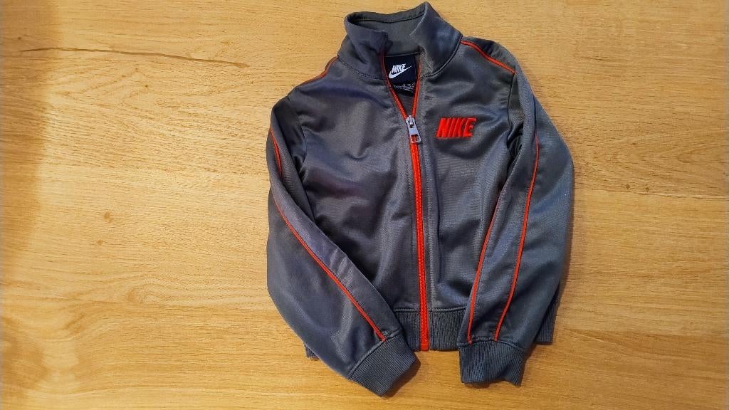 Baby vest Nike maat 86, Ophalen of Verzenden, Zo goed als nieuw, Nike, Truitje of Vestje