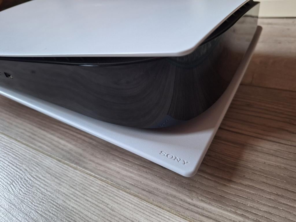 Slechts 130 uur speeltijd: Sony Playstation 5 Disc Edition, Spelcomputers en Games, Spelcomputers | Sony PlayStation 5, Zo goed als nieuw