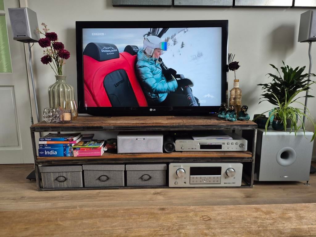 Industrieel TV meubel - Metaal & Hout, Ophalen of Verzenden, Gebruikt, Overige houtsoorten, Industrieel