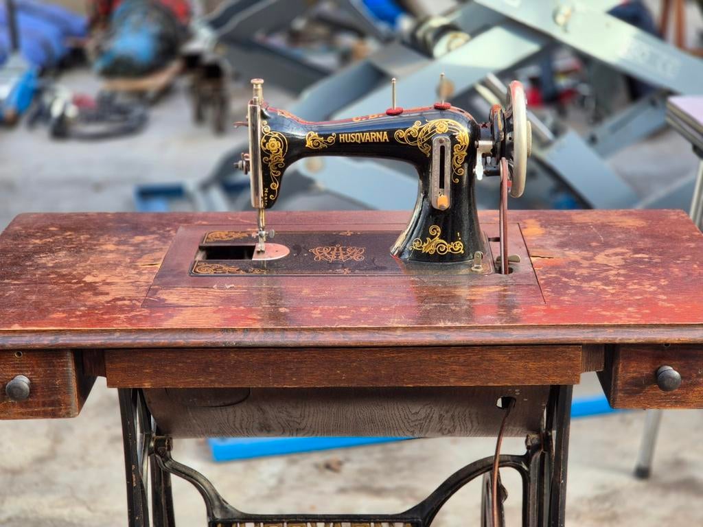 Antieke Husqvarna Naaimachine met Tafel, Ophalen
