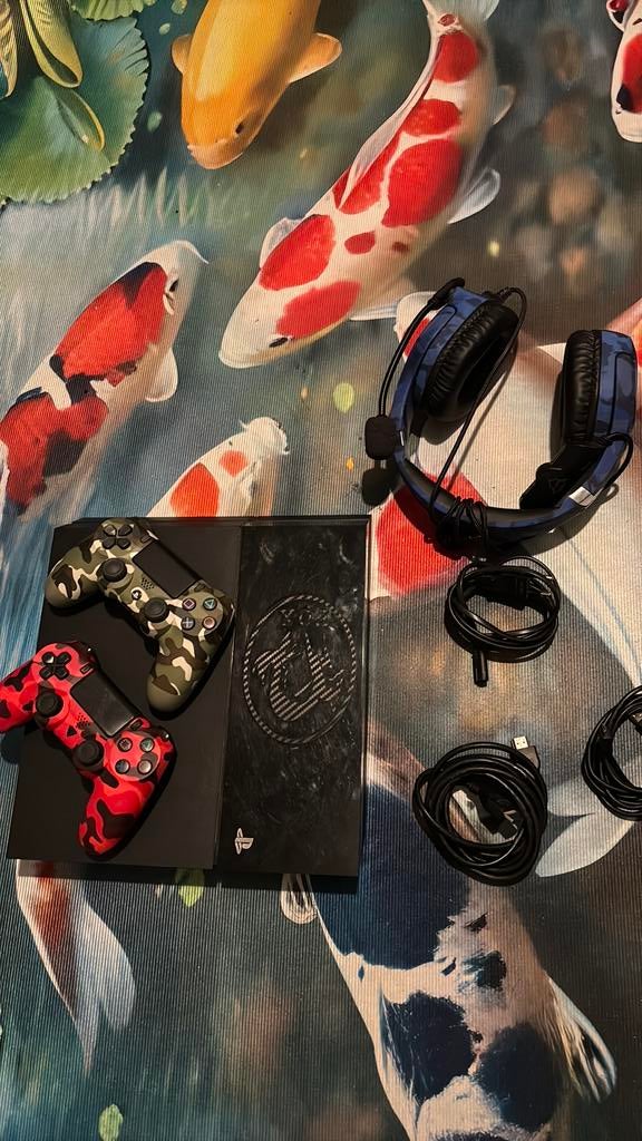 Ps 4 met 2 controllers en headset, 1 speler, Ophalen, Zo goed als nieuw, Vanaf 3 jaar