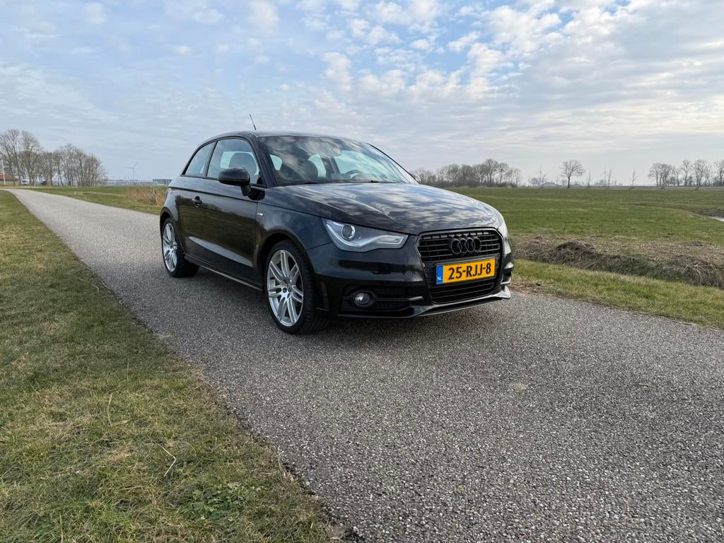 Audi A1 1.2 Tfsi 63KW 2011 Zwart, Auto's, Voorwielaandrijving, Zwart, 4 cilinders, 4 stoelen