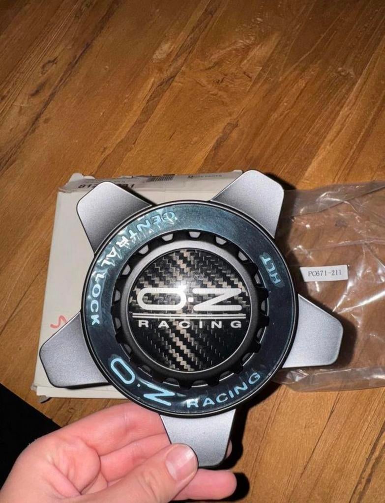 M671 oz racing naafkap nieuw Origineel!, Auto diversen, Wieldoppen, Ophalen of Verzenden, Zo goed als nieuw