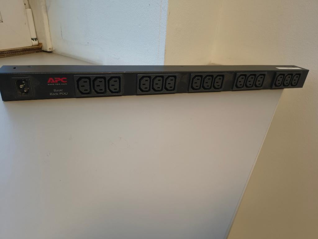 APC AP9568 Basic Rack PDU, Ophalen