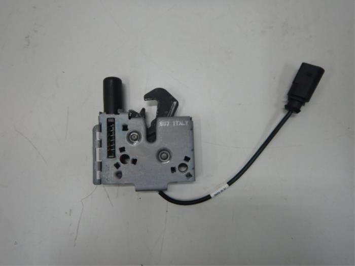 Audi A3 / RS3 8Y Motorkapslot L / R, Ophalen of Verzenden, Gebruikt