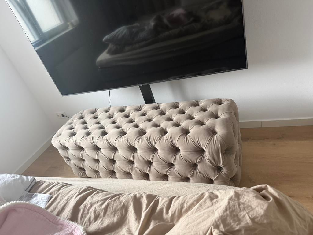 Chesterfield look poef/bankje grijs/taupe, Huis en Inrichting, Ophalen of Verzenden, Zo goed als nieuw, Eenpersoons, Grijs