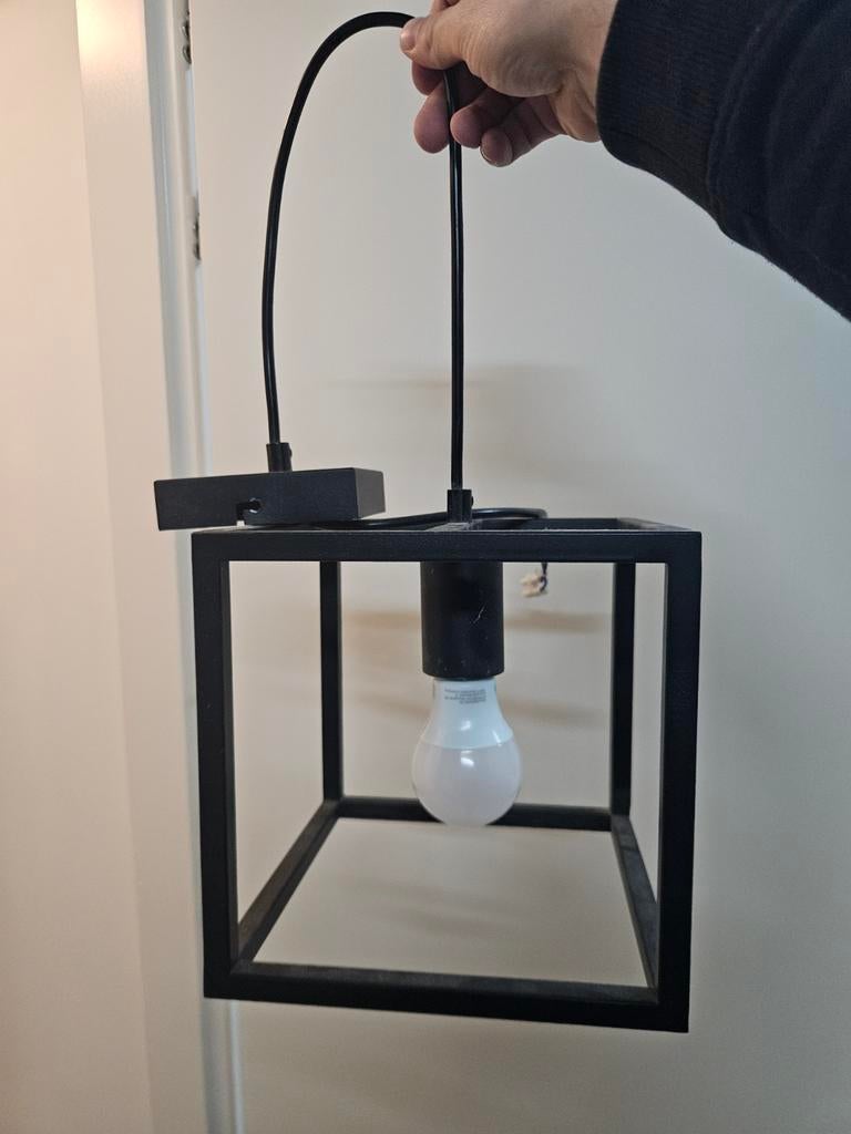 Moderne zwarte kubus hanglamp, Ophalen of Verzenden, Zo goed als nieuw, Metaal, Modern
