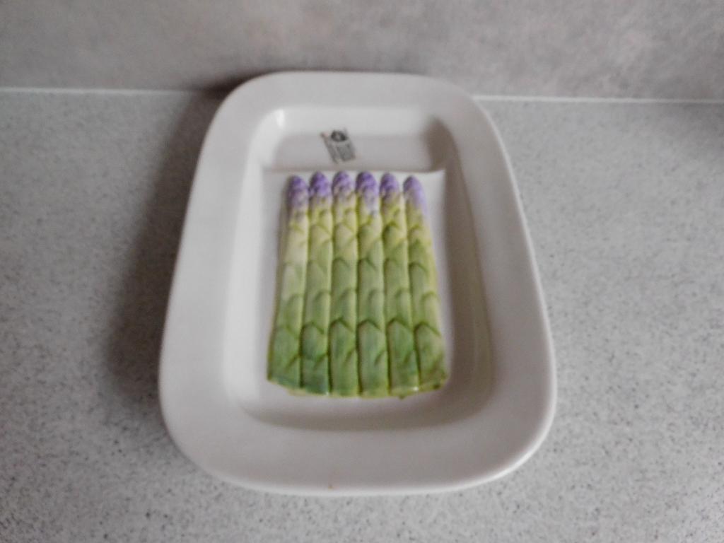 Schaal 30x20,5 cm. Asperges Bassano Made in Italy, Huis en Inrichting, Keramiek, Ophalen of Verzenden, Overige stijlen, Schaal of Schalen