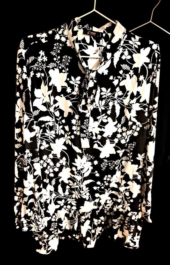 Zomerblouse bloemen met strik, Kleding | Dames, Zwart, Maat 42/44 (L), Nieuw, Ophalen of Verzenden