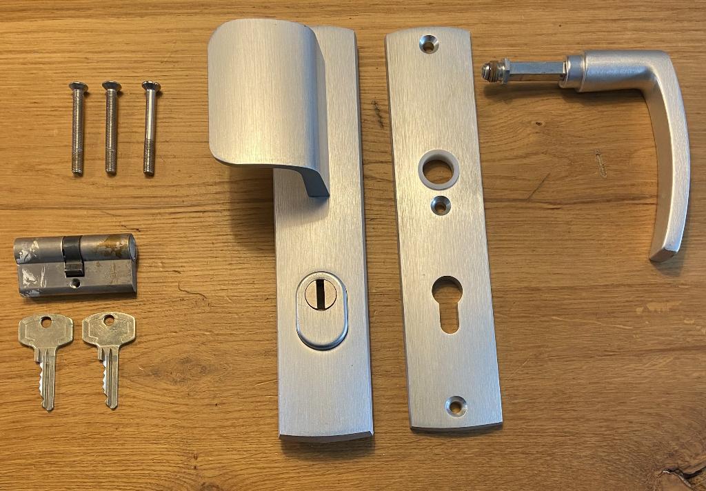 Axa veiligheidsbeslag incl. DOM RN cilinderslot (2x sleutel), Ophalen of Verzenden, Gebruikt, Overige materialen, Slot