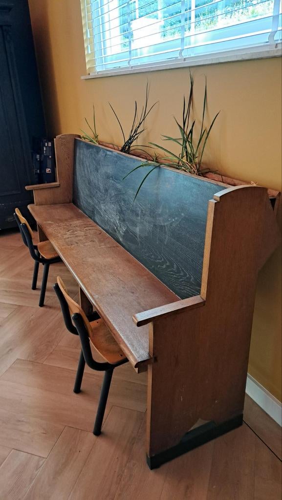 Kerkbank met kindertafel, krijtbord en schoolstoeltjes, Kinderen en Baby's, Kinderkamer | Tafels en Stoelen, Tafel(s), Ophalen