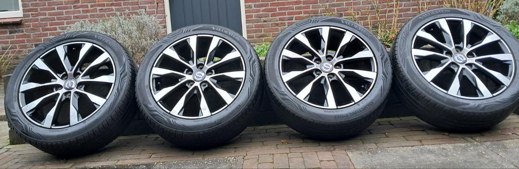 Nette velgen + banden Volvo V60 17inch, 17 inch, Ophalen of Verzenden, 235 mm, Zomerbanden