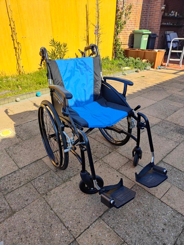 Lichtgewicht inklapbare rolstoel, Diversen, Ophalen