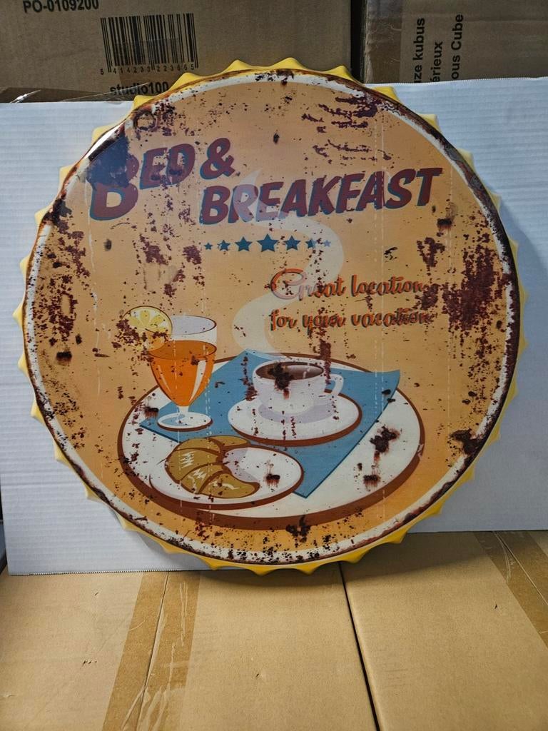 Charmant metalen bord – Vintage Bed & Breakfast, Metaal, Ophalen of Verzenden, Met ophangsysteem, Meerkleurig