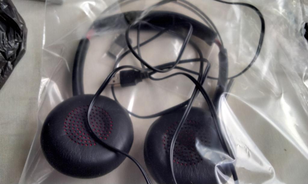 Headset Plantronics inclusief Plantronics Bluetooth BT600, Ophalen, Plantronics, On-ear, Zo goed als nieuw