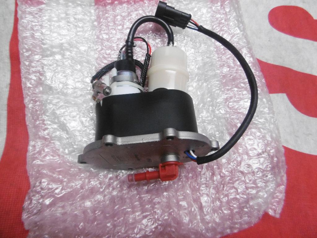 Husqvarna Benzinepomp NIEUW model 2008-2010, Ophalen, Nieuw