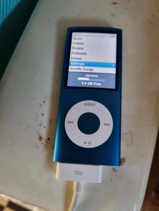 iPod Nano 4e generatie 8GB - Werkt met adapter, One Apple Park Way, Cupertino, CA 95014, USA, Apple Inc., Blauw, Niet werkend