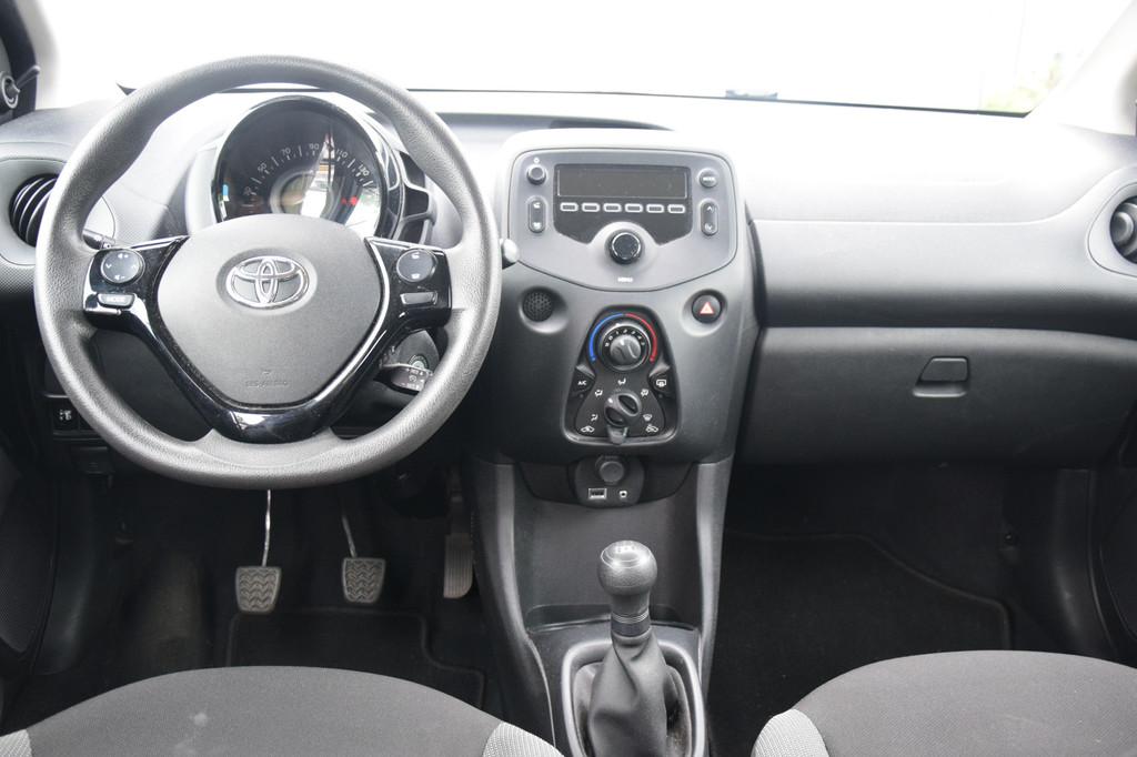 Toyota Aygo 1.0 VVT-i x-fun Airco Audio/Bluetooth (bj 2019), Voorwielaandrijving, Stof, Gebruikt, 4 stoelen
