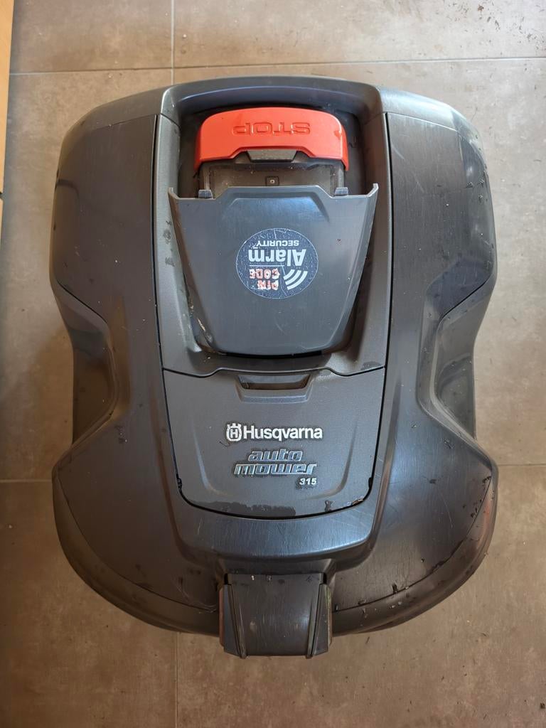 Husqvarna Automower 315 robotmaaier, Ophalen of Verzenden, Gebruikt, 20 tot 25 cm, Husqvarna