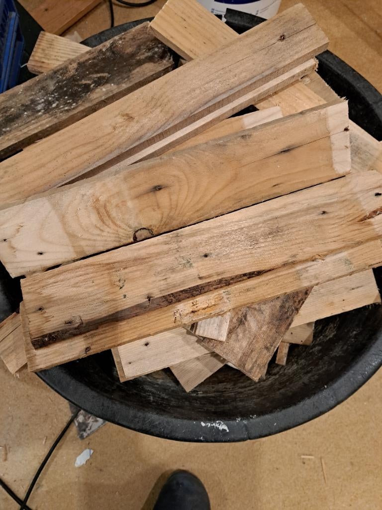 TE KOOP HAARD HOUT, Tuin en Terras, Haardhout, Minder dan 3 m³, Ophalen, Overige houtsoorten, Blokken