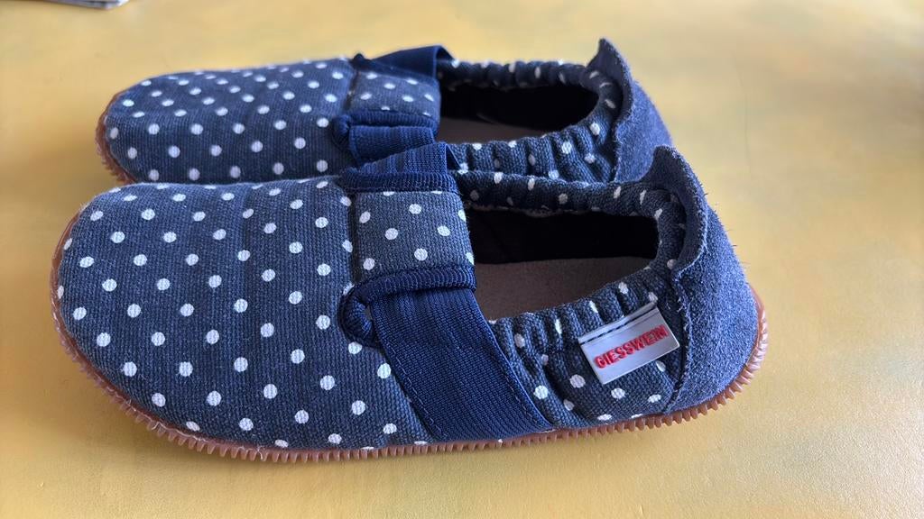 Giesswein slof/schoen maat 29, Ophalen of Verzenden, Zo goed als nieuw, Meisje, Schoenen