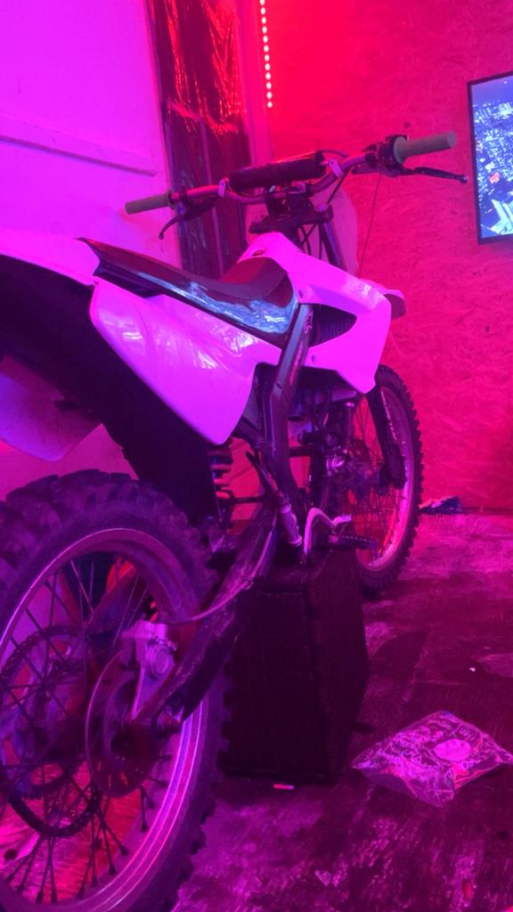 Derbi frame met alles er op en er aan zonder blok, Fietsen en Brommers, Brommers | Derbi, Ophalen, Zo goed als nieuw