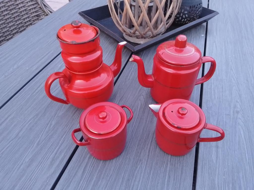 Lotje rood emaille., Ophalen of Verzenden